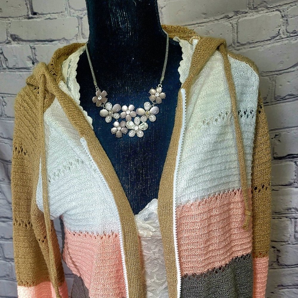 🤎🩷🤍 Multi college sweater adorable lightweight